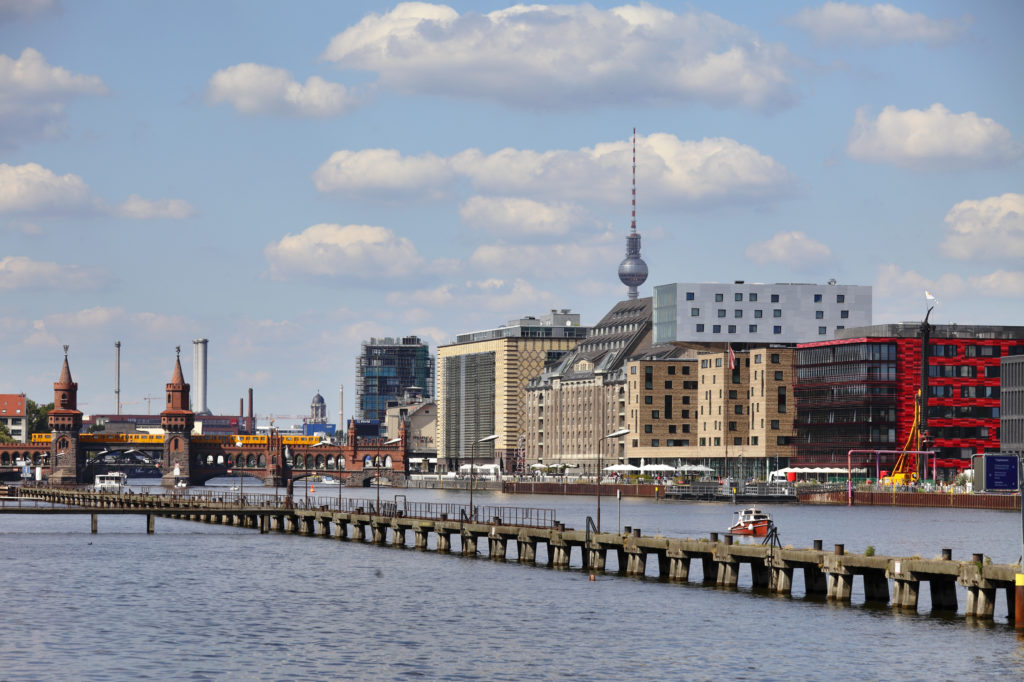 Osthafen mit Blick von der Spree