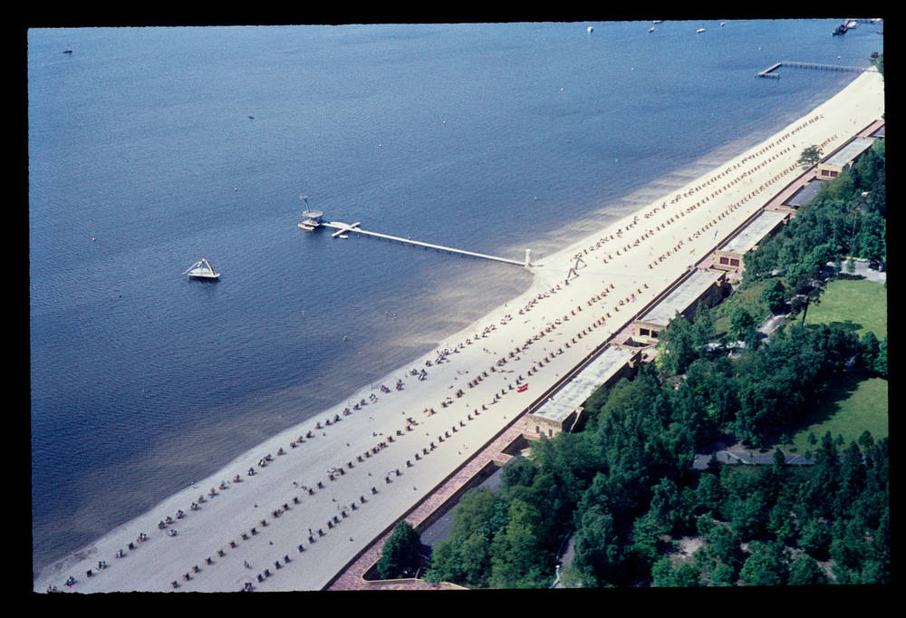 Luftansicht des Strandbads Wannsee aus den 1960er-Jahren.