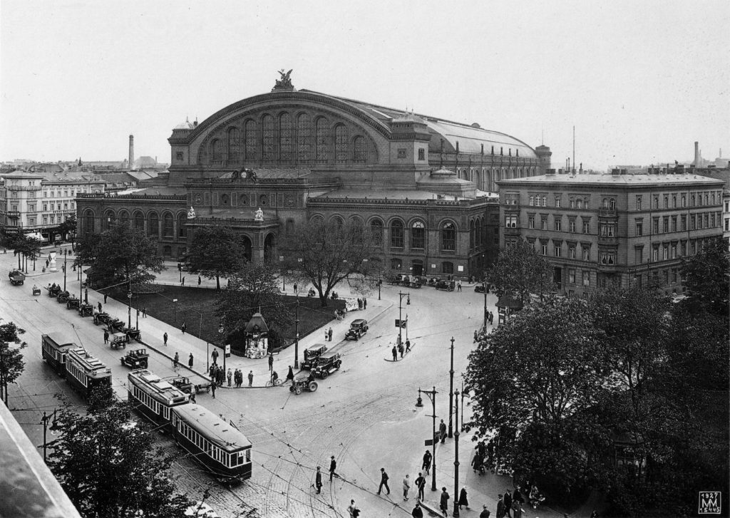 Anhalter Bahnhof mit Vorplatz 1927