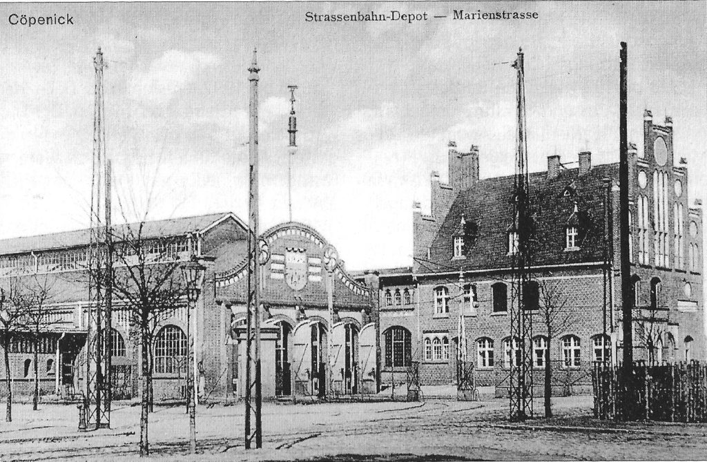 Schwarz-weiß Foto vom Straßenbahnbetriebshof Köpenick von 1908.