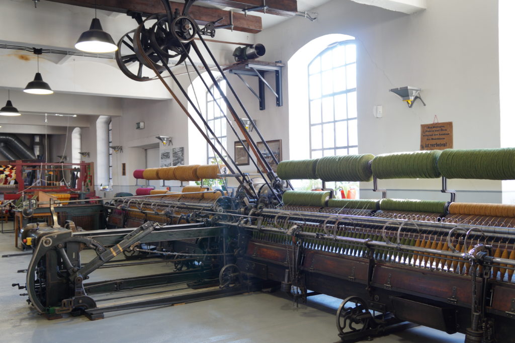 Maschinen in der Tuchmacherwerkstatt des Textilmuseums.