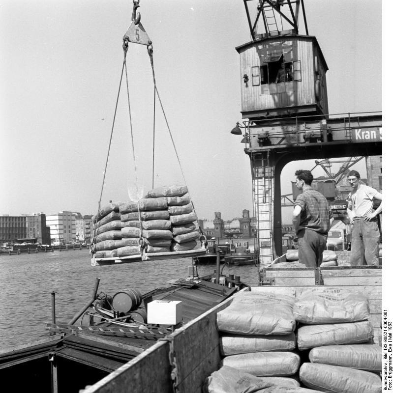Güterumschlag im Berliner Osthafen, 1963