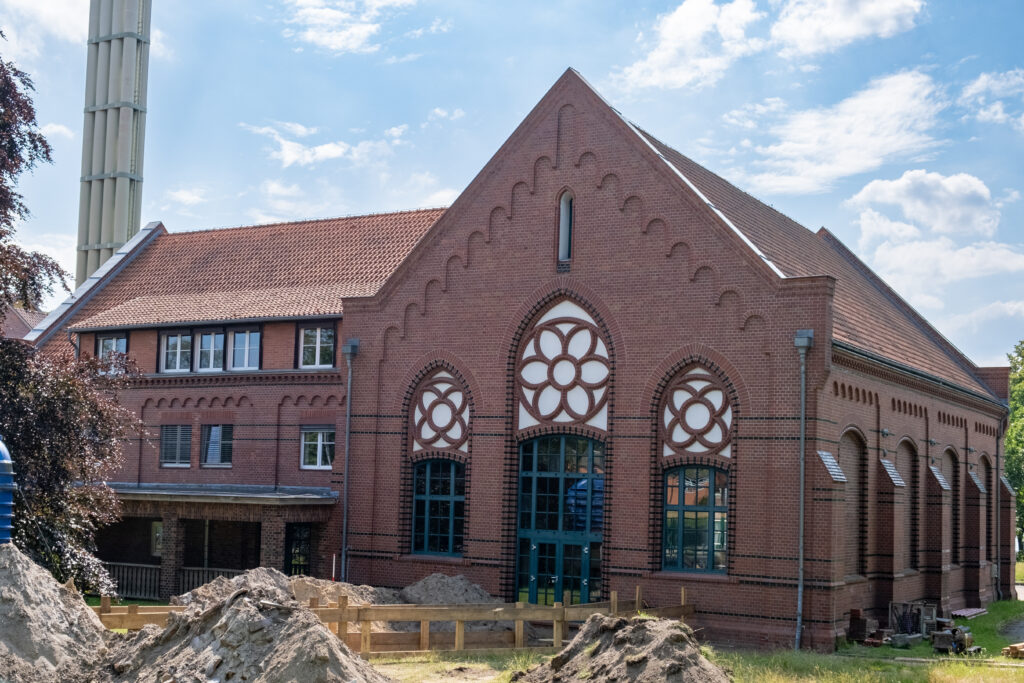 Außenansicht eines Backsteingebäudes des Wasserwerks Beelitzhof, erbaut 1888.