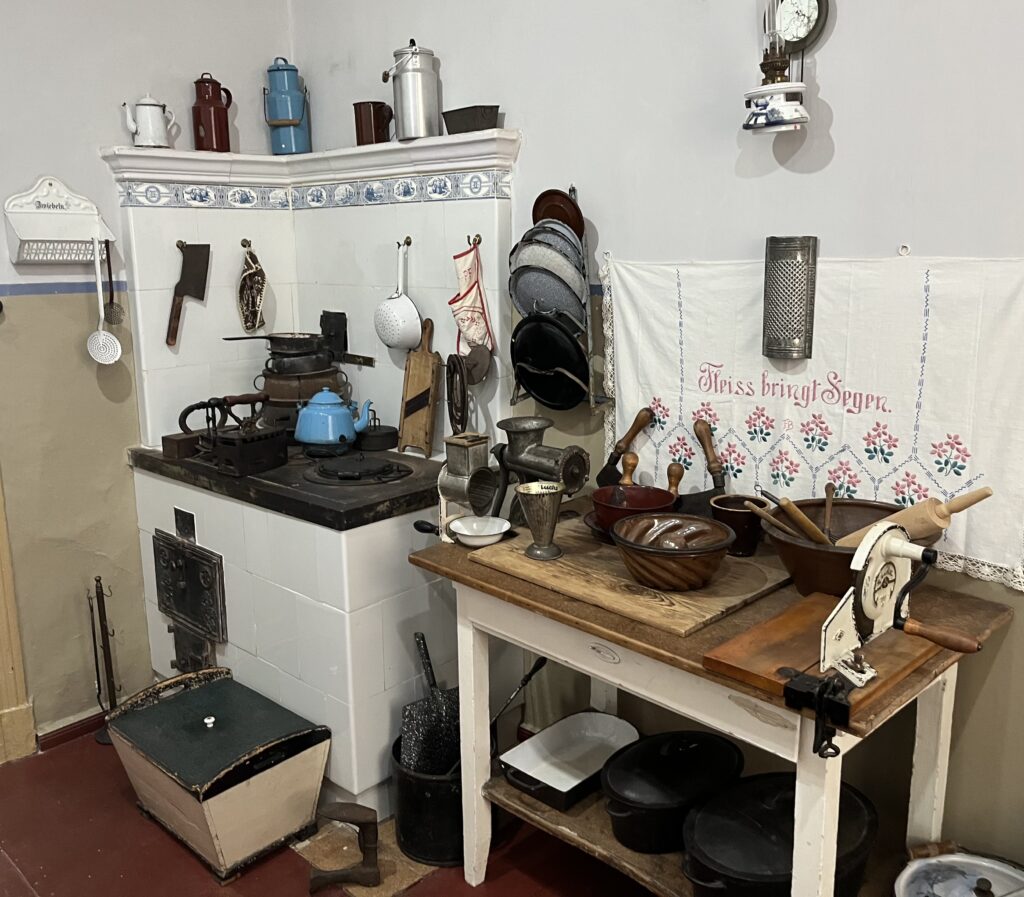 Wohnen um 1900 am Beispiel einer alten Kochmaschine.