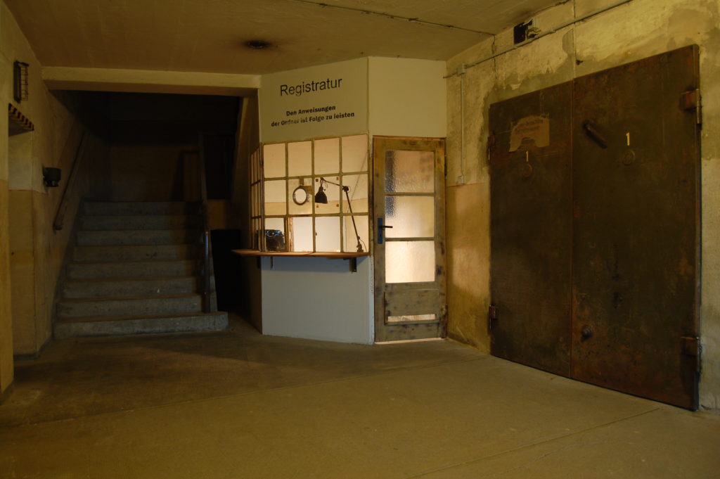 Treppe und Registratur im Fichtebunker Fichtestraße