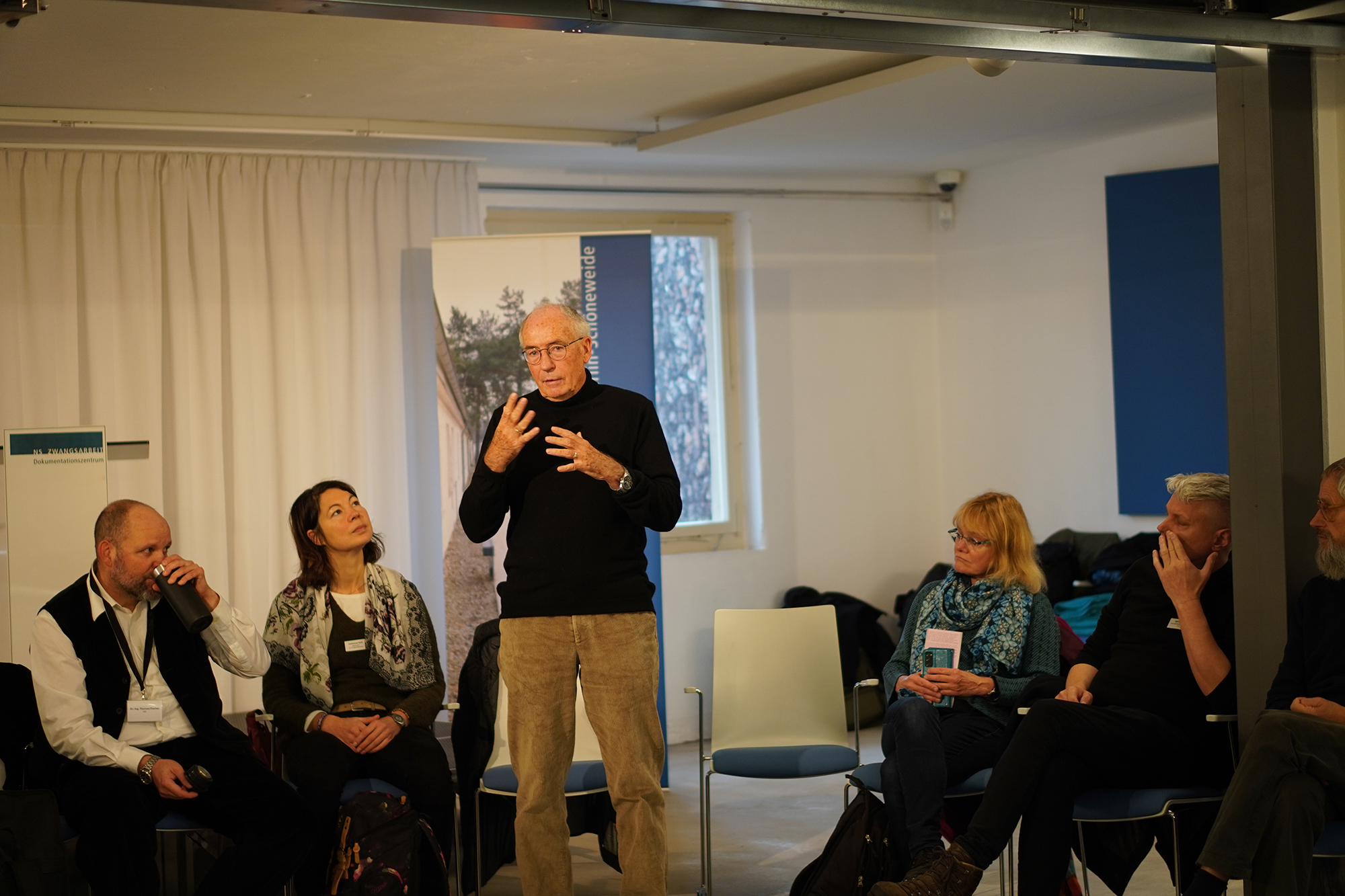 Prof. Joseph Hoppe bei der Gesprächsrunde | © bzi/Foto: Jula Kugler