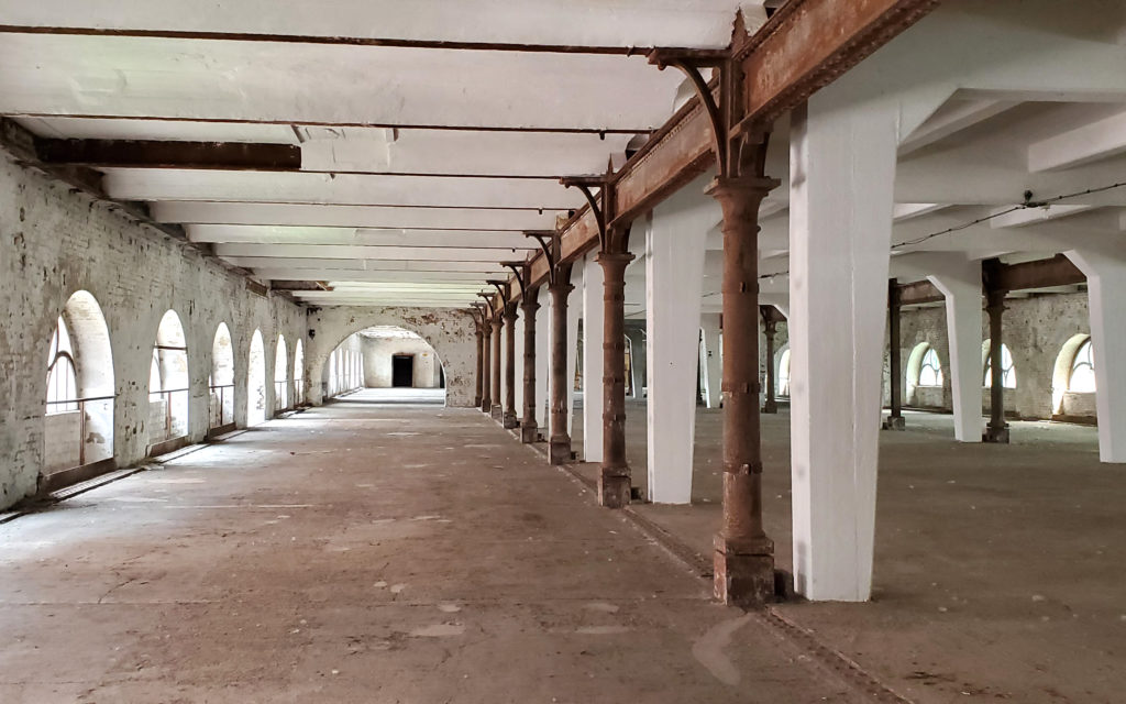Bohrwerkstatt der Geschützgeießerei, Innenansicht, Betonpfeiler