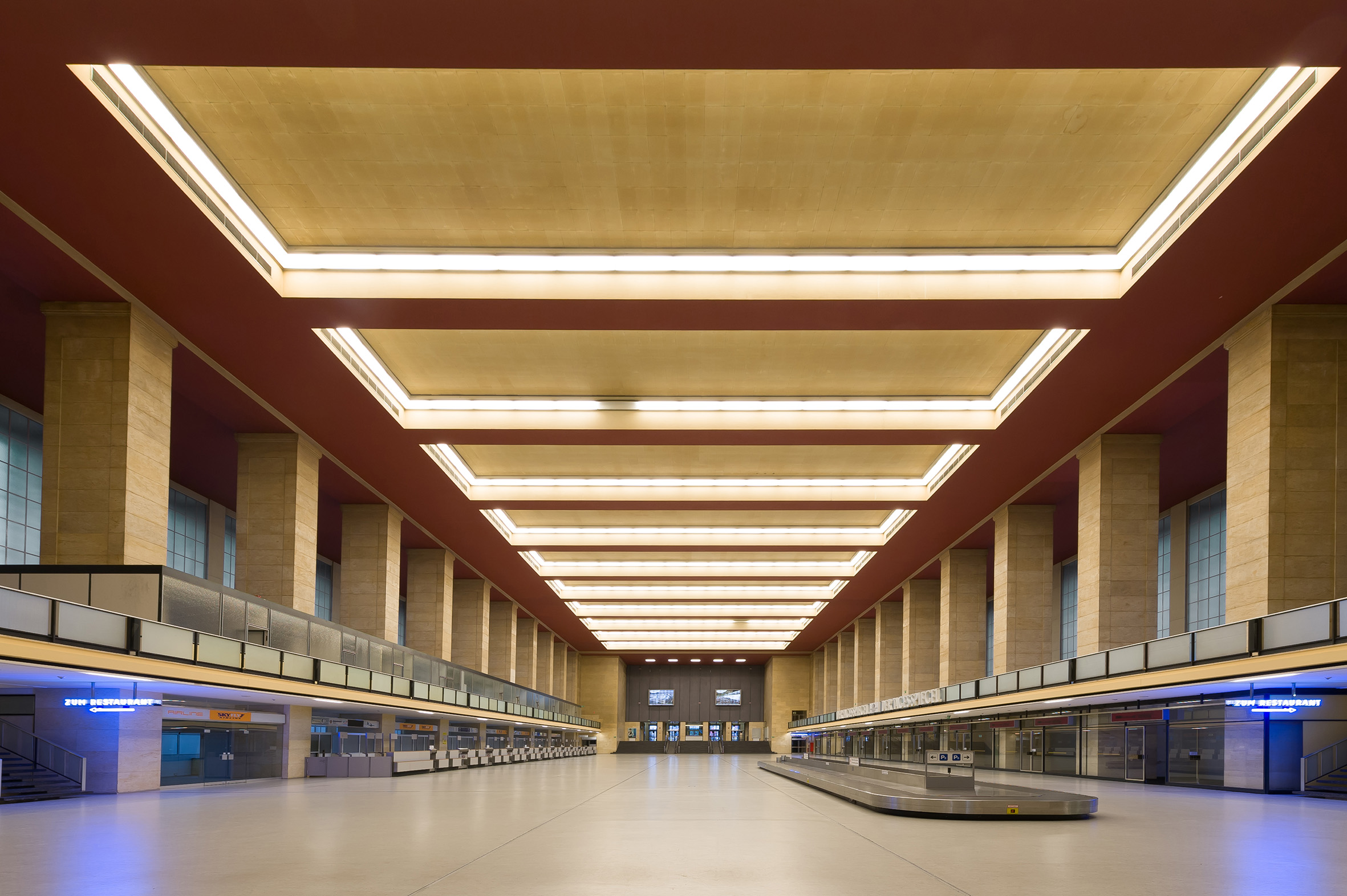 Führung »Der Flughafen Tempelhof - 100 Jahre Deutsche Geschichte ...