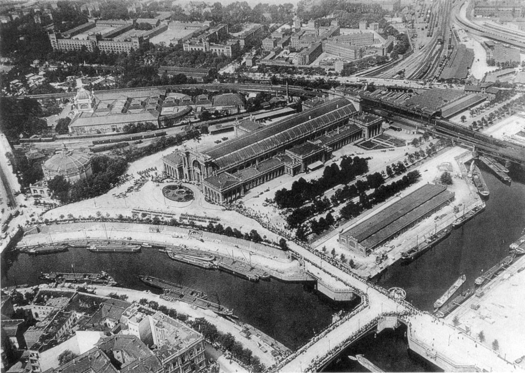 Lehrter Bahnhof und der Humboldthafen an der rechten Bildseite, um 1910