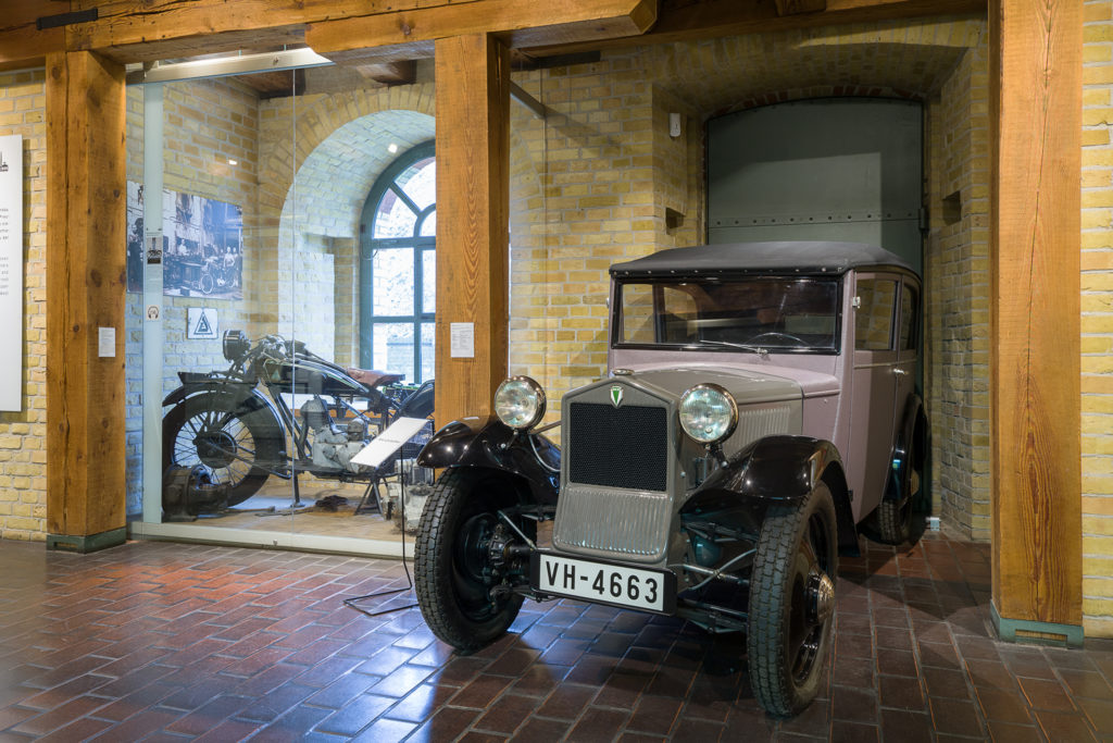 Motorrad und Auto im Stadtgeschichtlichen Museum Spandau