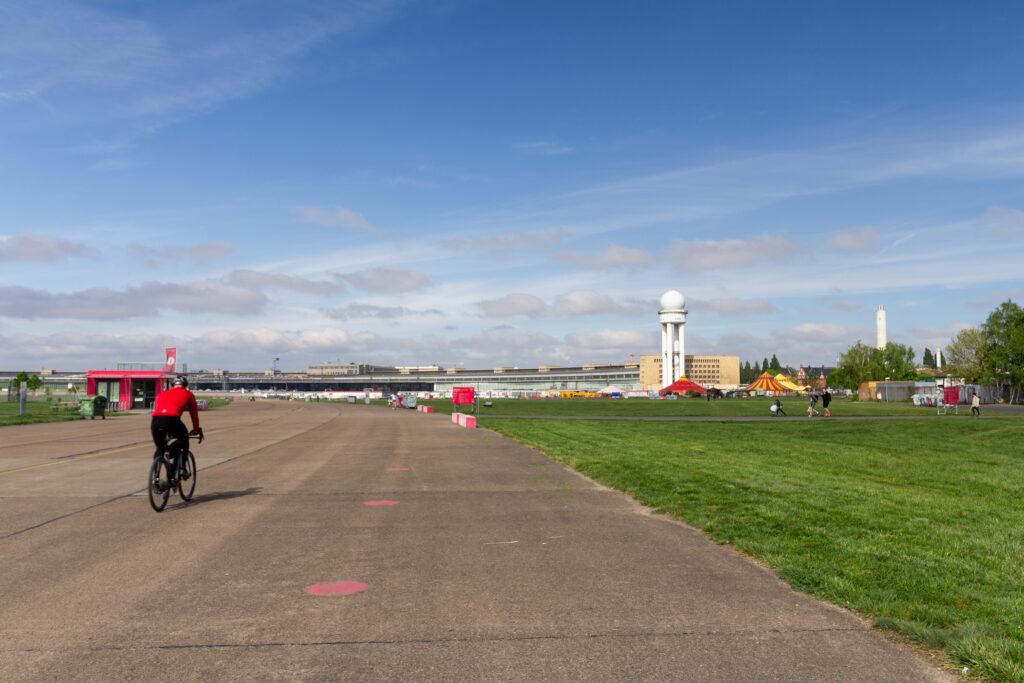 Radfahrer auf dem Tempelhofer Feld