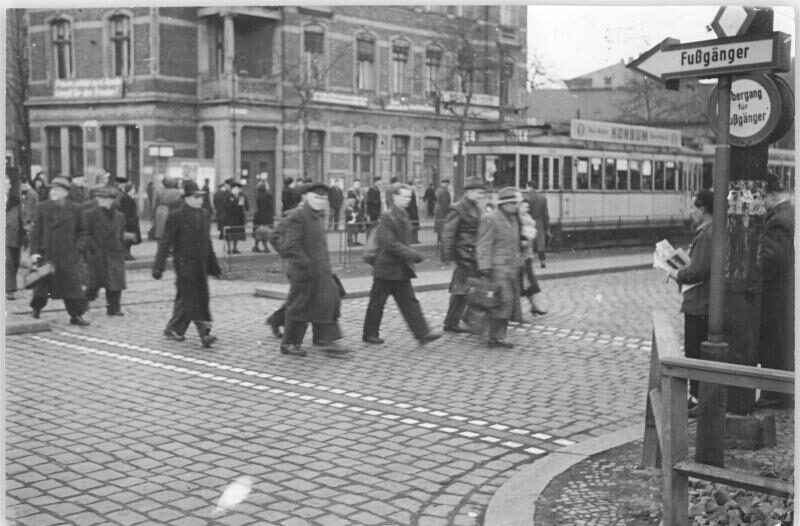 Zebrastreifen Schöneweide erster Fußgängerschutzweg 1952