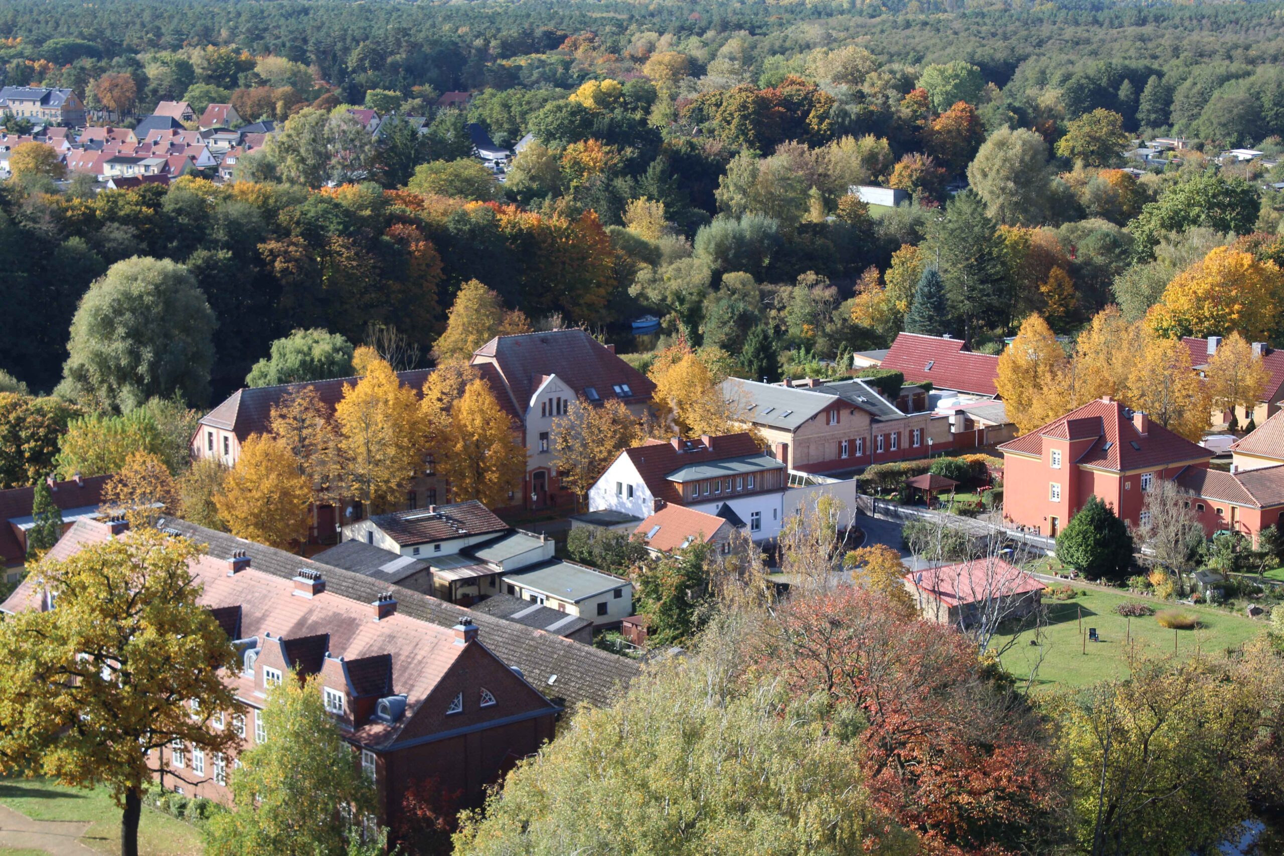Blick auf die ehemalige Messingwerksiedlung. bzi/Foto: Nathalie Scholl, 2025