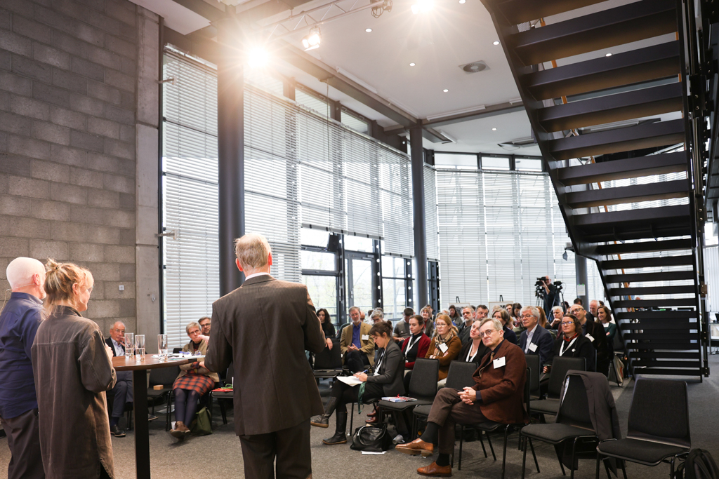 Gesprächsrunde mit Jürg Montalta, Janine Scharf (Geschäftsführerin Ferropolis) und Karsten Feucht | © bzi/Foto: Lea Gleisberg, 2024
