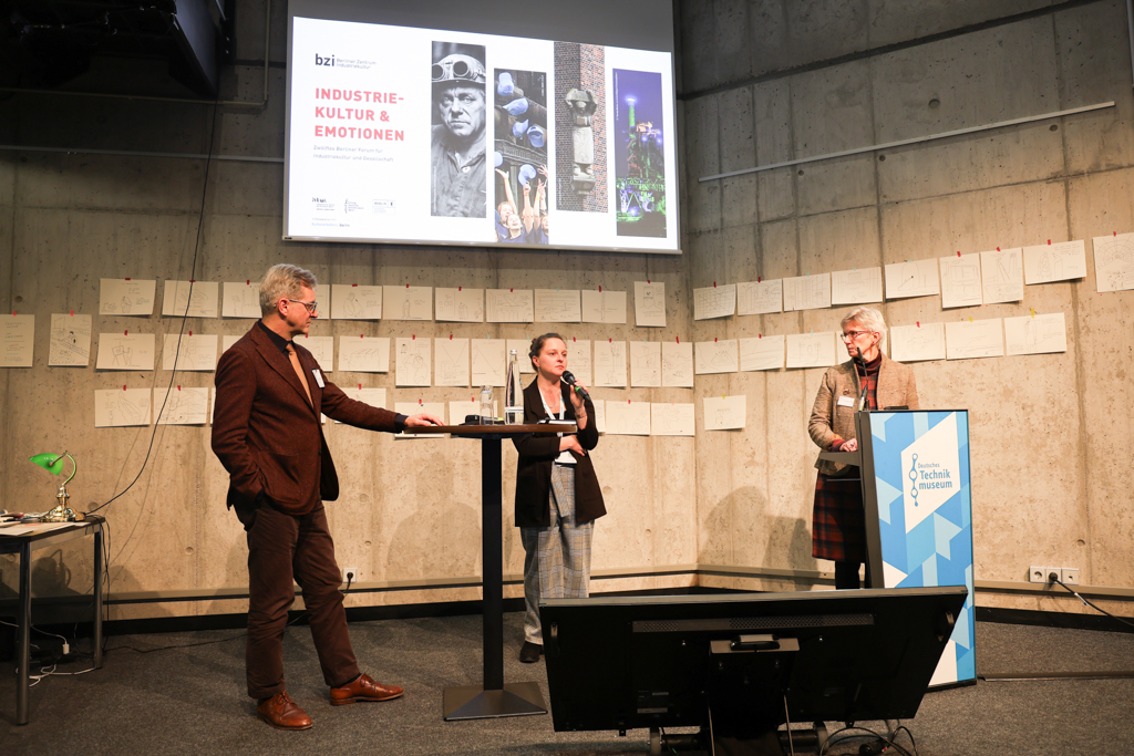 Gesprächsrunde mit Prof. Dr. Jörg Gleiter, Laura Opel (Wissenschaftliche Volontärin, LWL-Museum Ziegelei Lage) und Prof. Dr. Dorothee Haffner | © bzi/Foto: Lea Gleisberg, 2024
