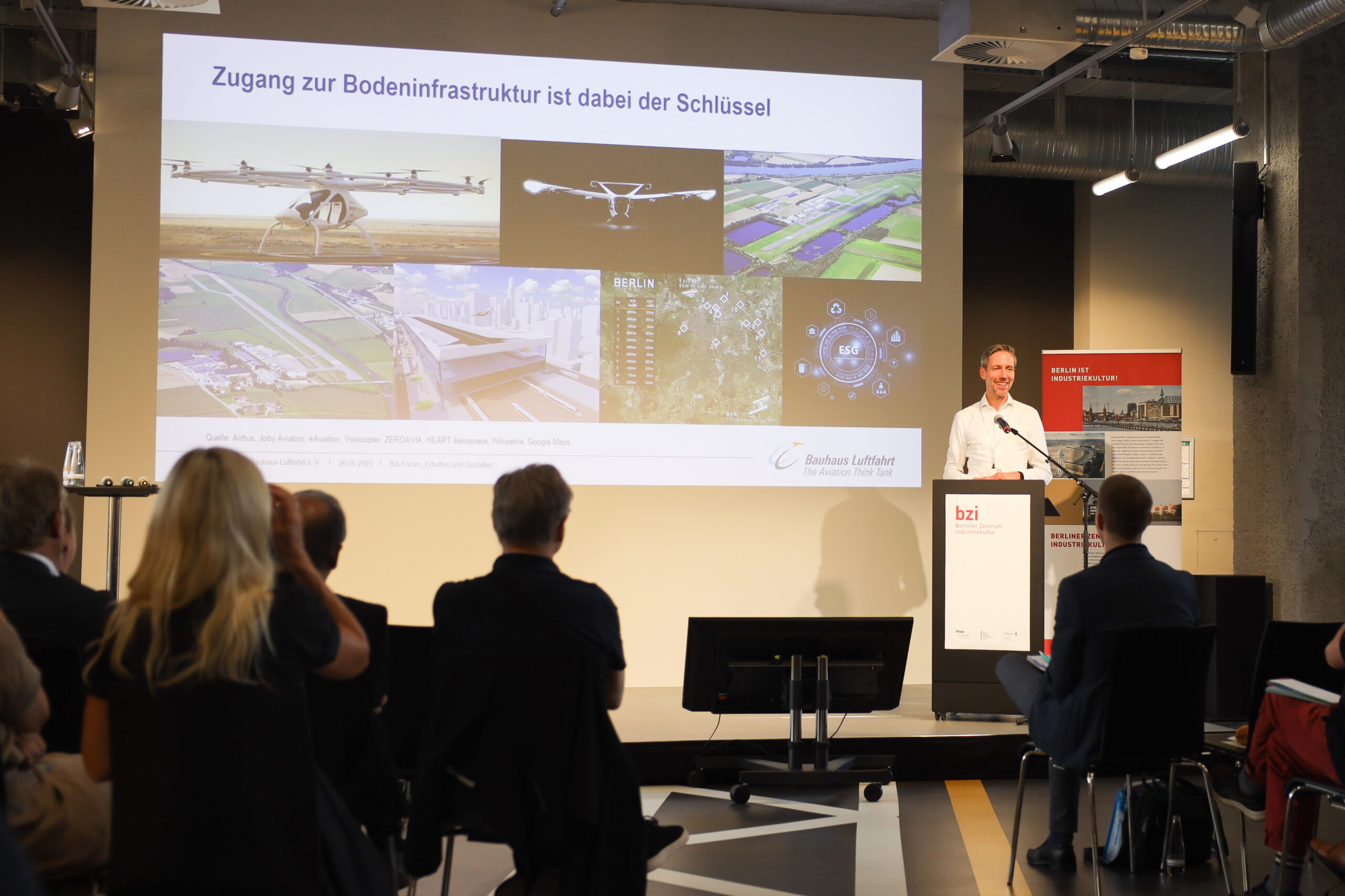 Dr. Kay Plötner, Teamleiter Ökonomie und Verkehr am Bauhaus Luftfahrt | © bzi/Foto: Lea Gleisberg, 2023