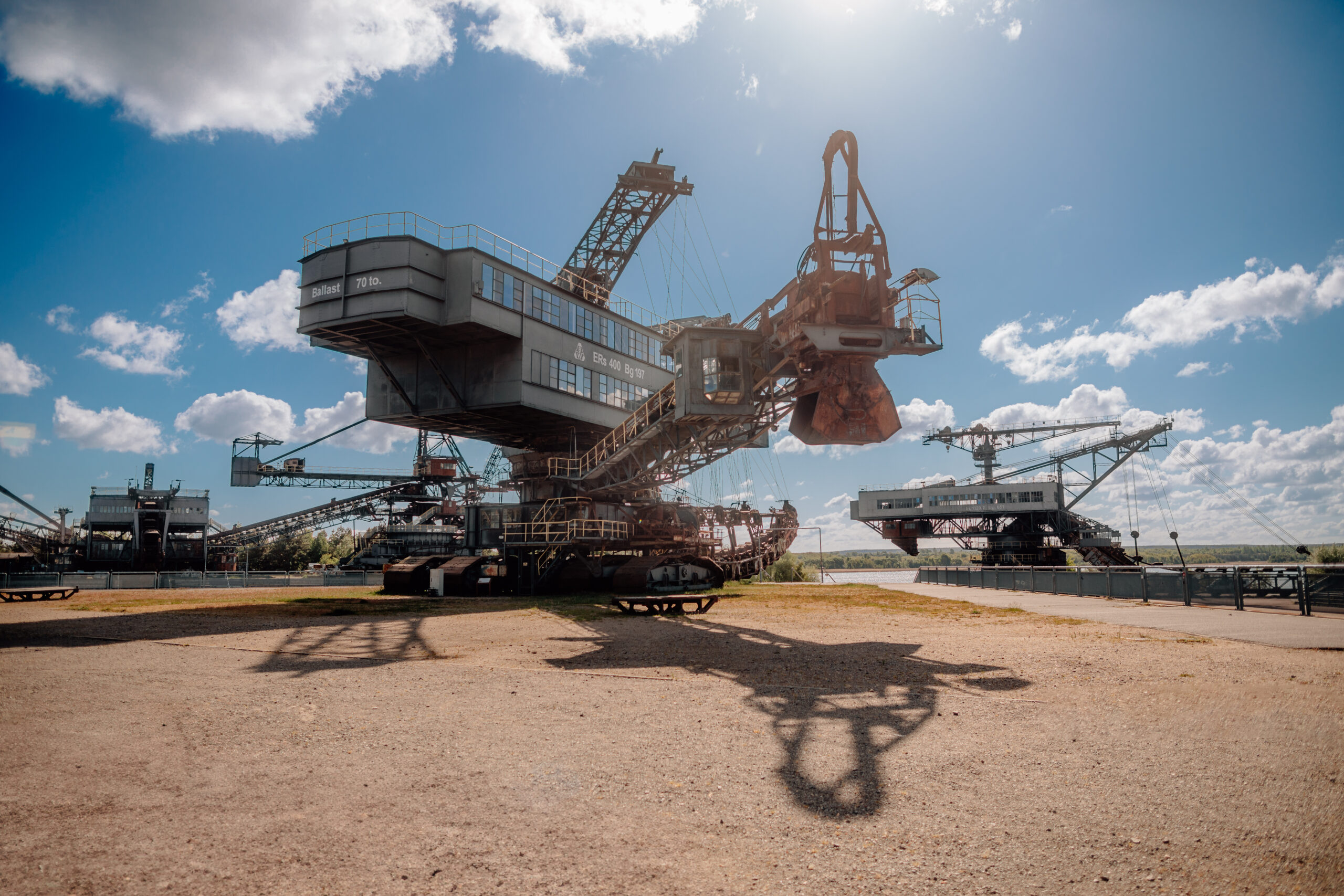 Ehemalige Tagebaumaschinen auf Ferropolis in Sachsen-Anhalt. | © Hartmut Bösener