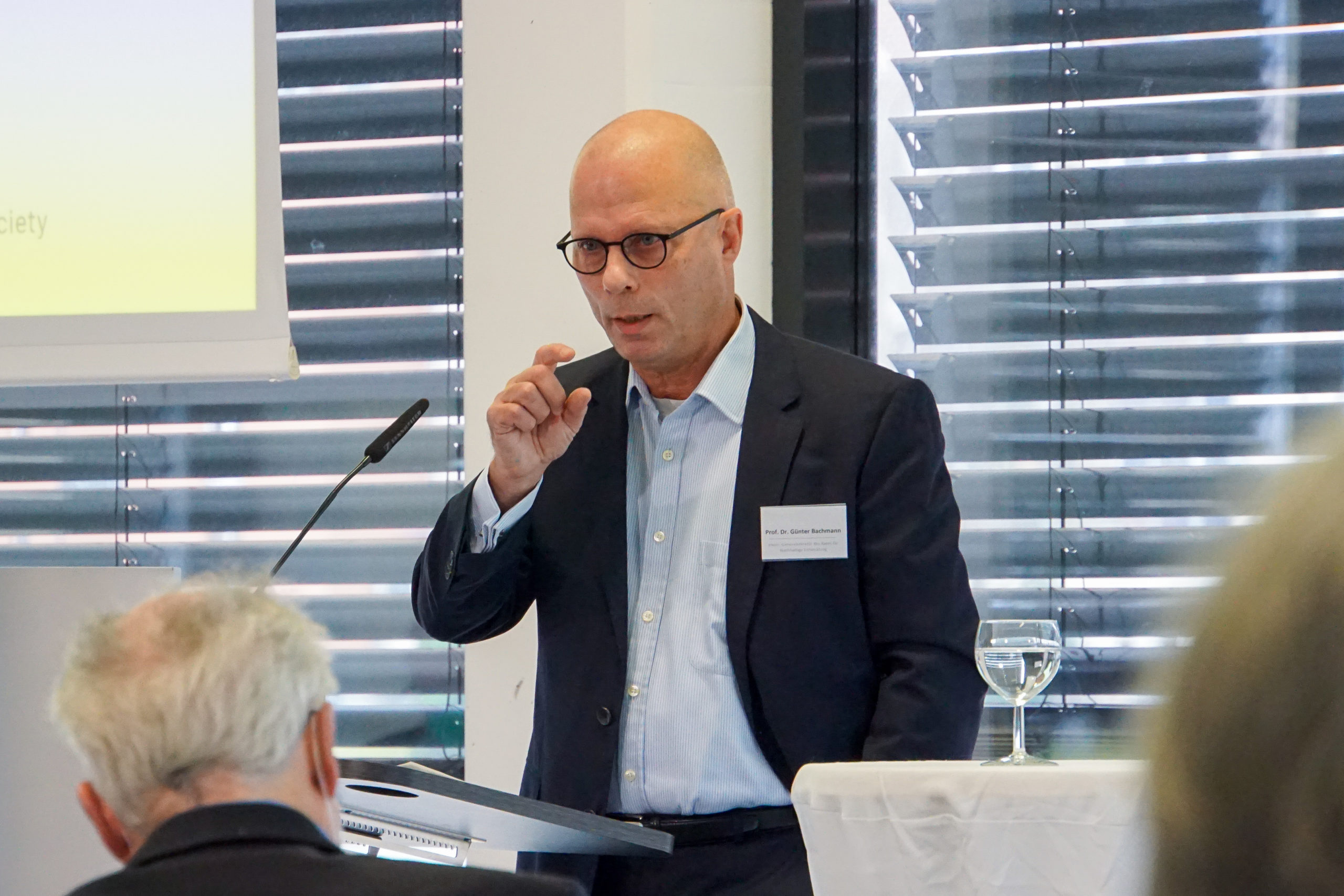 Impulsvortrag von Prof. Dr. Günther Bachmann, Publizist, ehem. Generalsekretär des Rates für Nachhaltige Entwicklung | © bzi/Foto: Lea Gleisberg
