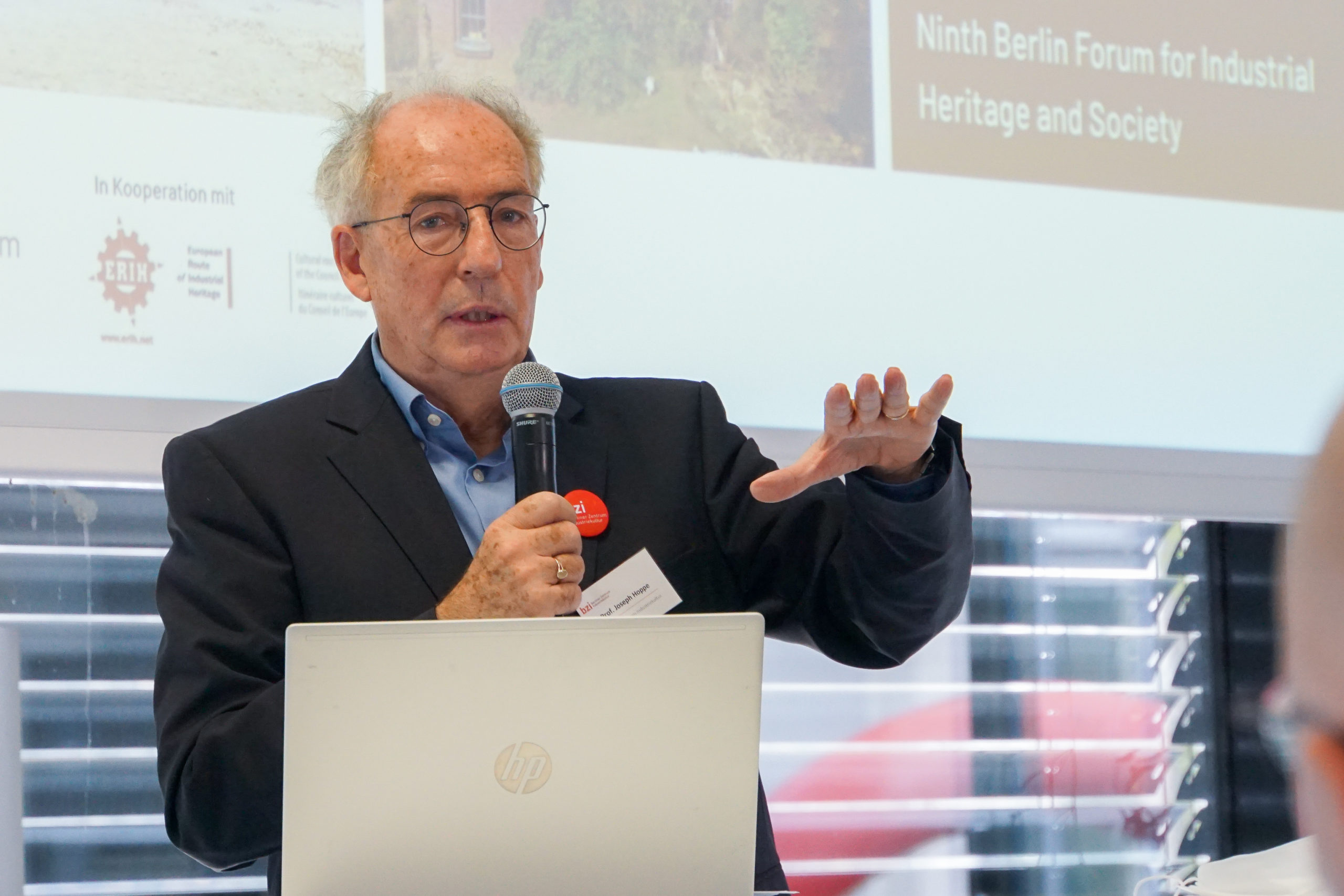Einfürhung in das Thema von Prof. Joseph Hoppe, Leitung bzi | © bzi/Foto: Lea Gleisberg