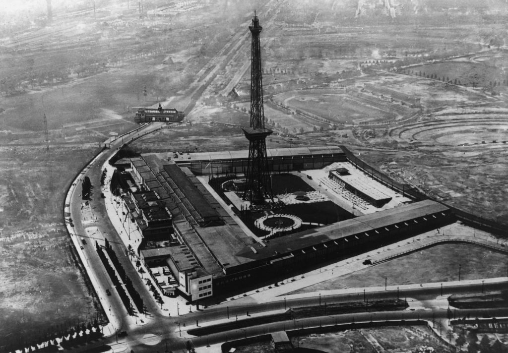 Messe mit Funkturm 1932