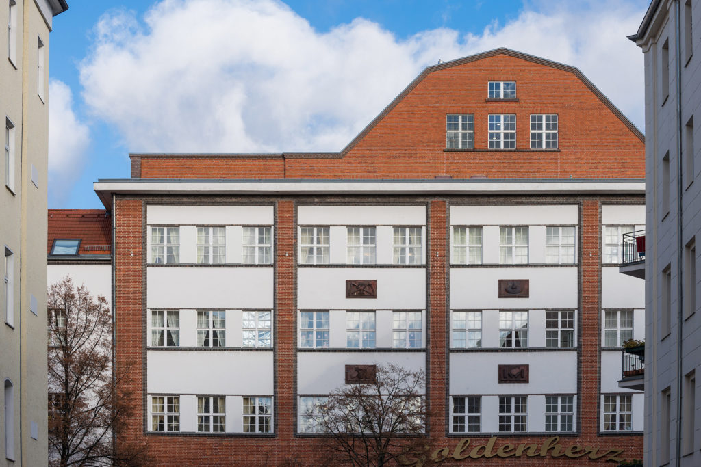 Brotfabrik Wittler. Reliefs in der Fassade