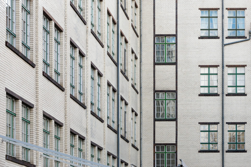 Brotfabrik Wittler mit weißer Klinkerfassade